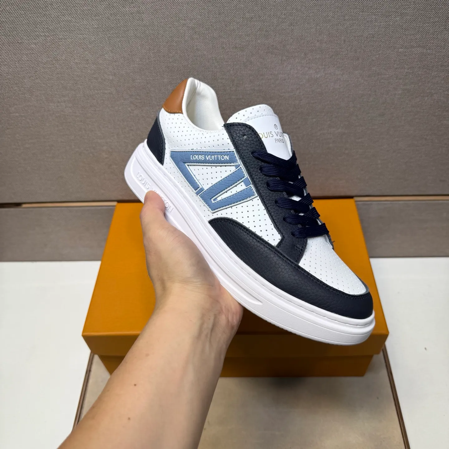 ⬛️Men's shoes 💰p420 [LV～] Men's casual shoes 2025z cabinet sales simultaneously 🔶Size: 38-44 #️⃣ 🔷6 colors🔜The upper is made of multi-material splicing ➕Genuine leather lining, comfortable and breathable, sole: original comfortable and wear-resistant outsole, ⚠️Real thing📱Photographed🎬The real thing is better📢📢📢